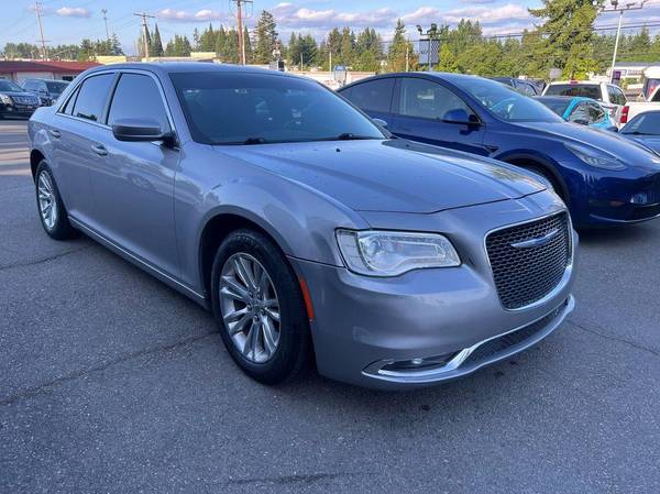 2018 Chrysler 300 Touring - $15,999 (+ Sports Cars International - Redmond)63470587318913122