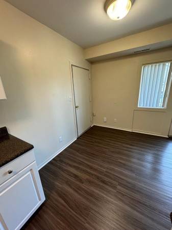 $2,220 / 3br - 1008ft2 - Centrally Located! Walk to Petco, Whole Foods and Starbucks! (Olney Street)64002828433283121