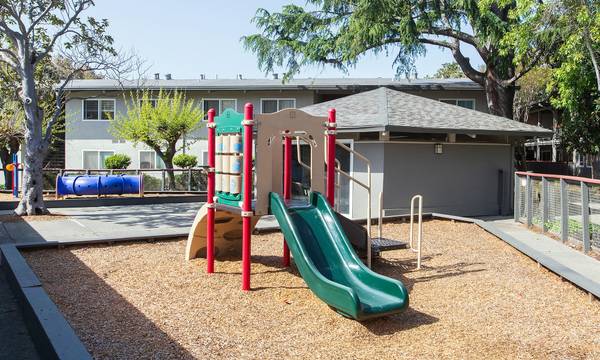 $2,360 / 1br - 717ft2 - 1/bd 1/ba, Emergency maintenance, Lush landscaping (hayward / castro valley)64055522021506121