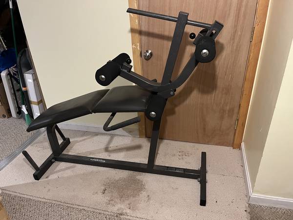Parabody exercise bench for leg extensions and leg curls 1