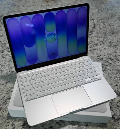 Apple MacBook NEO 8GB 512GB Silver - NEW Opened Box - Apple