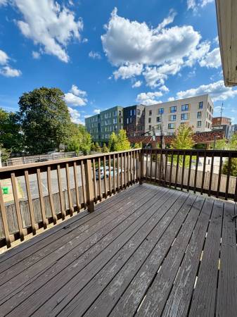 $4,000 / 4br - 1650ft2 - Spacious Brighton 4 bed 2 bath with parking, laundry in unit and A/C! (Brighton Center)63620423408897123