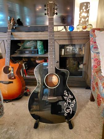 2022 Taylor 214 ce BLK Deluxe Acoustic Electric Guitar 1