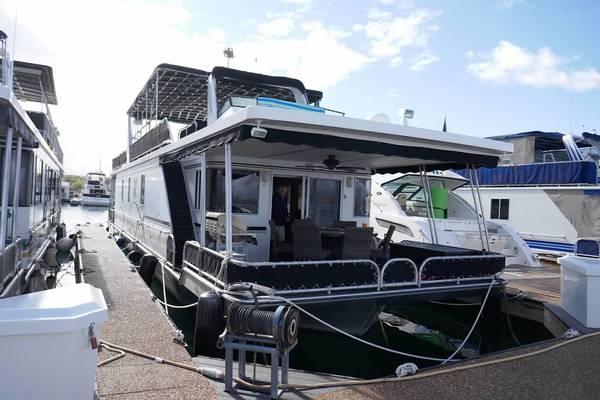 2006 65' LakeView Houseboat 1