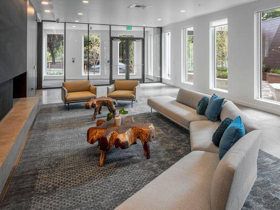 $1,619 / 1br - 614ft2 - Sophisticated 1 BR/1 BA Retreat with Mt. Hood Views, Fitness Cente (Sullivans Gulch)63870108968833122