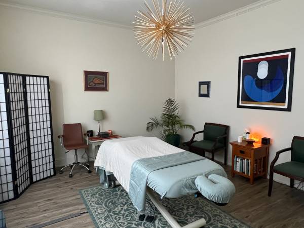 $300 / 300ft2 - Massage/Acupuncture/Healing Arts Studio Available Weekends/Mornings (New Orleans)63903653339778121