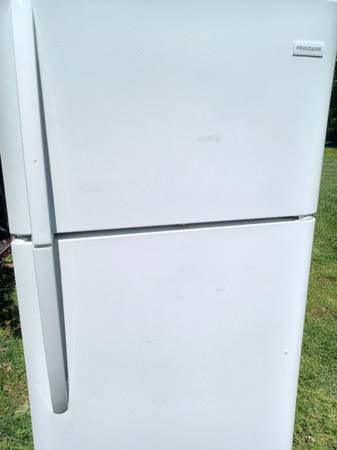 Refrigerator  top freezer like new 6 months warranty 1