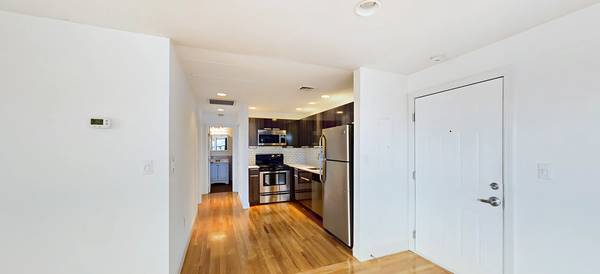 $4,500 / 2br - Modern in Fenway – Prime Location, Central A/C - Dec. 01 (Boston)63996692582658122