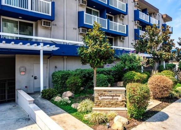 $2,515 / 1br - 810ft2 - Wheelchair Access, Fitness Center, Patio/Balcony (3767 Clarington Ave, Los Angeles, CA)63818728201345124