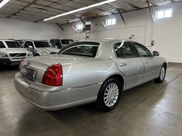 2003 Lincoln Town Car Signature Serviced! - $5,995 (CHECK OUR GOOGLE REVIEWS!!!)63618484421379122