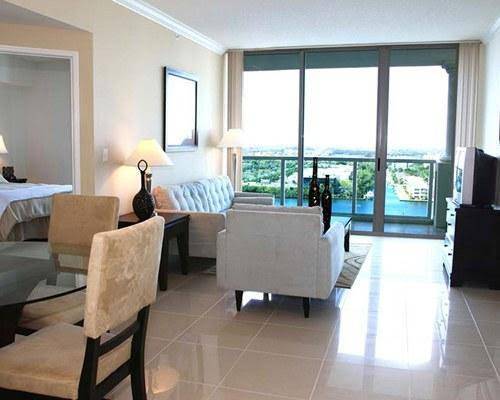 $2,450 / 1br - 827ft2 - *** LOW DEPOSIT *** FAST APPROVAL *** GREAT LOCATION *** (SUNNY ISLES BEACH)63906440768643122