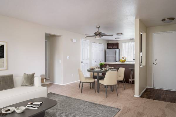 $1,825 / 2br - 940ft2 - Tigard, Ground Floor, 2x2 , walk in shower, Laundry in Unit (Tigard)63672530349953122