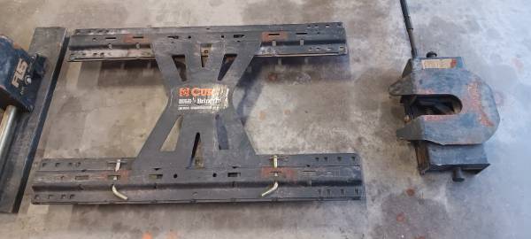 Curt Fifth Wheel Hitch 1