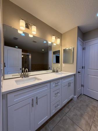 In-Unit Laundry, Spacious Floorplans, Microwave 1