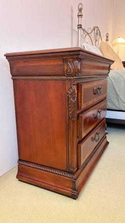 Universal Furniture Wood 3-Drawer Nightstand / Accent Chest