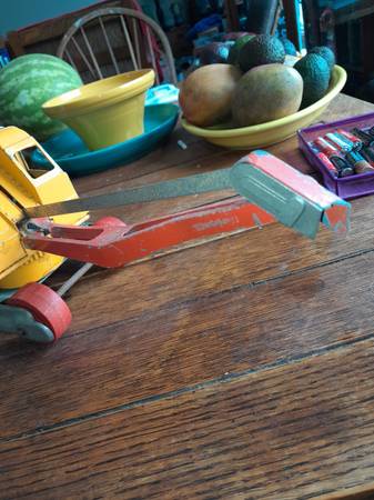 Hubley Excavator  901 - $10 (sunset / parkside)63471459151107123