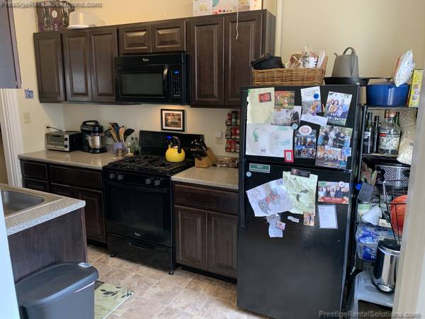 $2,275 / 1br - Dec. Great 1 bed-NO Fee-Ht/Hw incl-Close to Coolidge Corner-On Train (Allston)63996403740419120