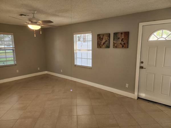 $1,250 / 250ft2 - Efficiency-Palm Beach Gardens-$1,250 (Palm Beach Gardens)63379710100353121