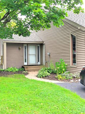 $1,800 / 2br - 1326ft2 - 2 Bdrm Condo, Multi Level, Secluded Cul-de-sac - 451 (451 Hunter Hill Road, Hudson, WI)63990231341059120