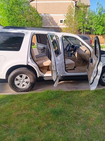2010 Ford Explorer Xlt - $5,200 (Aurora)63619821736451123