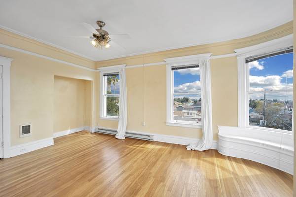 $1,225 ***Live in the Historic Borland House*** (oakland east)63813715788161122
