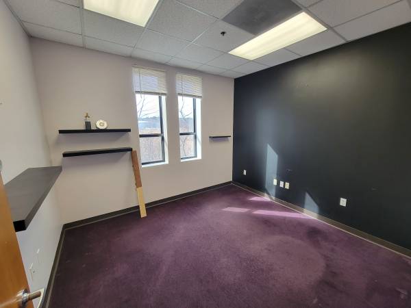$625 / 132ft2 - Furnished Individual Private Offices. Shared Conference & Break Room. (Chelmsford/Billerica)63863137360257120