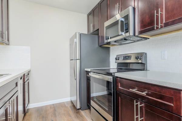 $3,000 / 2br - 897ft2 - Air Conditioning Wall Units, Balcony or Patio, Covered Parking (willow glen / cambrian)63790096108033122