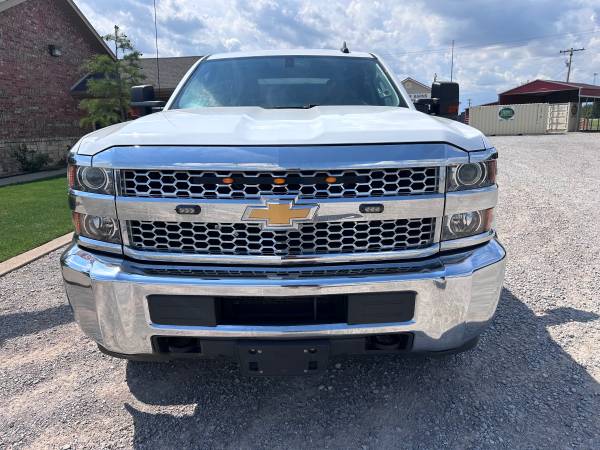 2019 CHEVROLET 2500 CABINA DOBLE GASOLINA CON CAMA DE SERVICIO KNAPHEIDE *MUY LIMPIO - $24,900 (NOBLE)63470243843715121