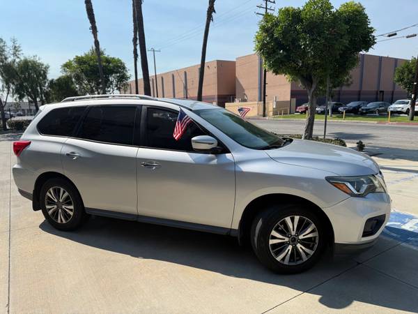 2017 Nissan Pathfinder - $6,000 (Commerce)63470047831683123