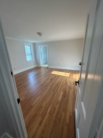 $2,200 / 1br - ¡Recién renovado 1 dormitorio más oficina! (Stoughton)63810135551873121