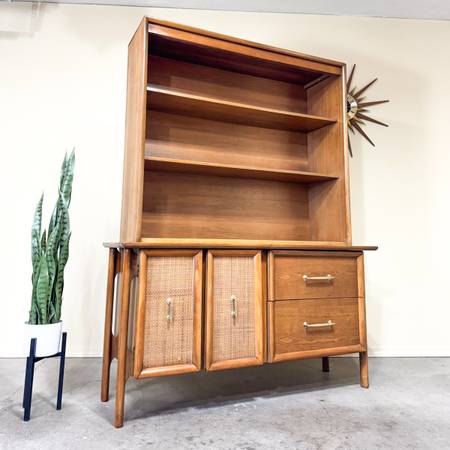 Mid-Century Modern Hutch 1