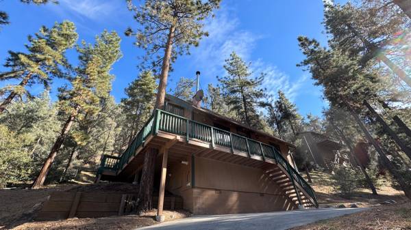 $2,200 / 3br - 1600ft2 - Semi Custom Mtn Cabin North of Los Angeles….Pine Mountain Club (Pine Mountain Club)63876482716289120