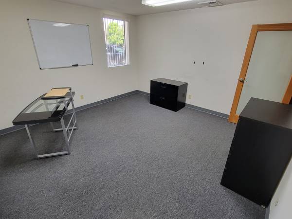 MONTH TO MONTH Office for Rent, 33% off 1st Mo. Internet/Kitchen/AC 1