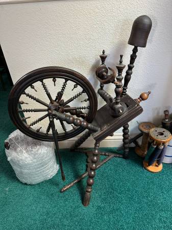 Beautiful Antique Treadle Spinning wheel 1