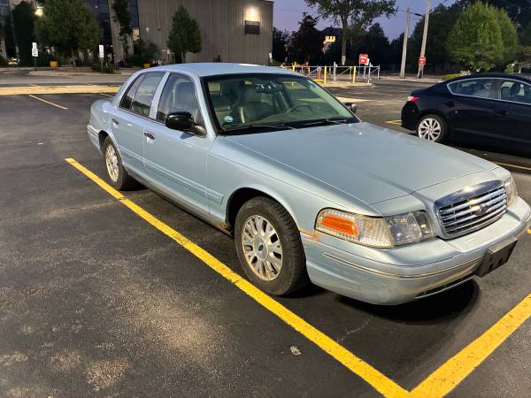 2004 Ford Crown Victoria LX - $3,500 (Oak Lawn)63618720922883121