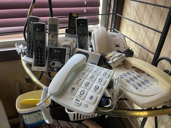 CORDED AND CORDLESS PHONES 1