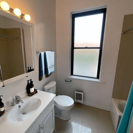 $1,435 Modern Kitchen and a Balcony! (Buena Park)64041644574211123