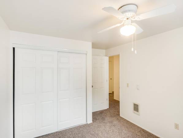 $1,550 / 2br - SAVE $1700- ASK US - Pet Friendly + On-Site Maintenance & Management (Glenfair)63867269900419124