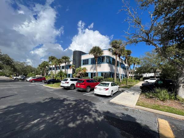 $33 🚨 Espacio de Oficina Privada Disponible – ¡Ubicación Privilegiada en Fort Pierce! 🚨 (Fort Pierce)63799909291779121