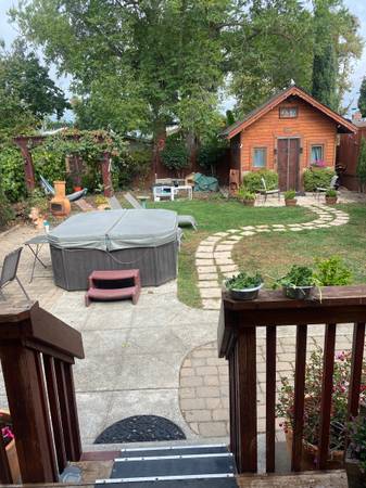 $1,000 / 2br - Large nice clean room for rent large yard Jacuzzi! (vallejo / benicia)63813741352835120