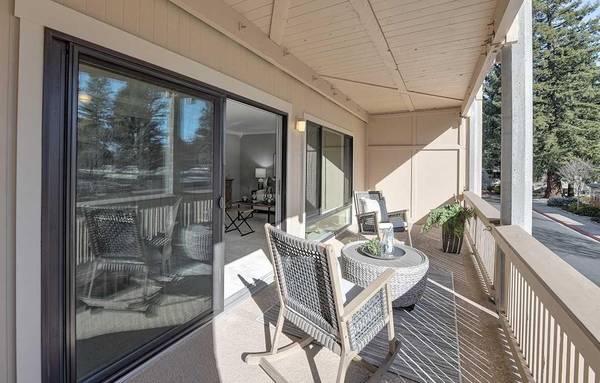 $3,000 / 2br - 1054ft2 - Recently Painted 2bd/2ba Condo (walnut creek)63857951939715124