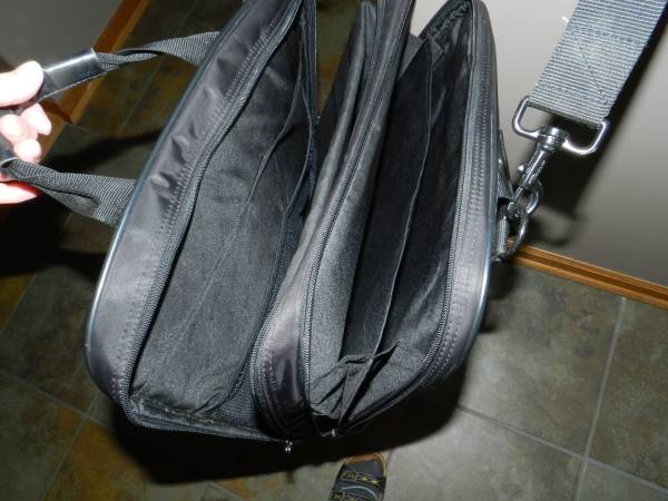 Computer Bag (Targus) - $15 (Papillion, NE)63471099824641121