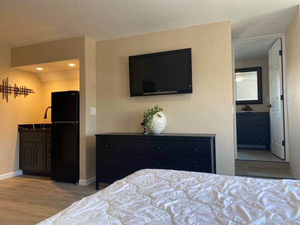 $1,400 / 350ft2 - Deluxe suite w/ private Bathroom (napa county)63868151815553121