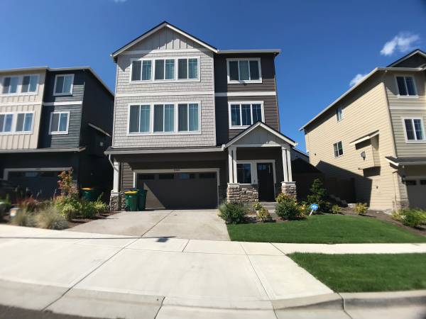 $3,695 / 3br - 2732ft2 - Luxury finishes throughout the home - 3 Bedrooms 2.5 Baths + Den (Beaverton)63672601380609120