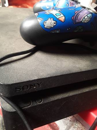 Playstation 4 with 1 controller 1