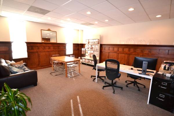 $2,500 / 1515ft2 - Rare Albany Park Storefront Office Available! (Albany Park)63898983836674120