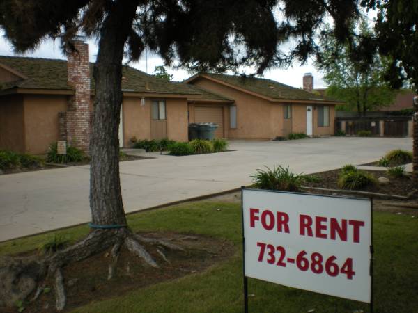 $1,450 / 2br - 1000ft2 - GREAT PLACE PLENTY OF SPACE (Visalia)63809864825217120