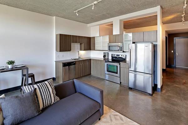 $1,825 / 492ft2 - Bring Your Furry Friends Too! No Pet Deposits!63688333554049123