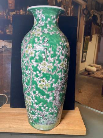 CHINESE LARGE GREEN GLAZED VASE,REPUBLIC PERIOD 1