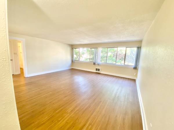 $2,395 / 2br - 750ft2 - ONE MONTH FREE  – Welcome to Mercer Vista (Seattle)63910062922243120